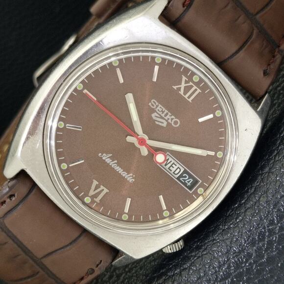 Vintage 1974 Square Seiko Automatic Mens Silver Watch W/daydate & Brown accents - Picture 1 of 10